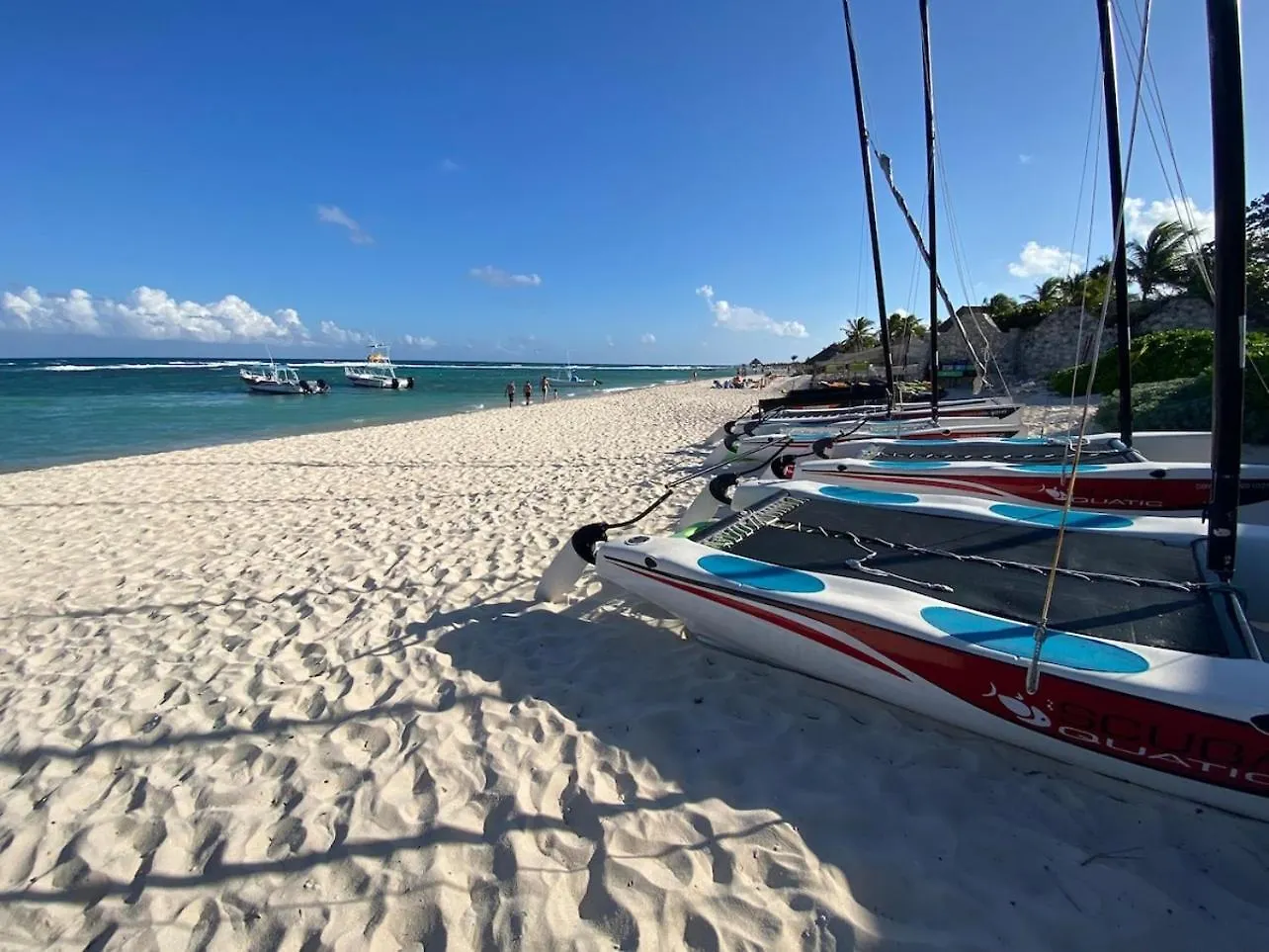 Luxury 5-Br Oasis Golf, Private Pool, Beach! Akumal Holiday home