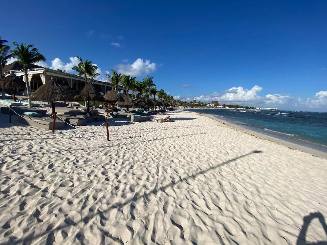 Luxury 5-Br Oasis Golf, Private Pool, Beach! Akumal