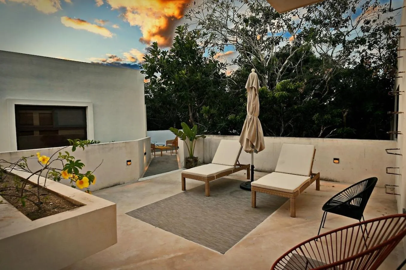 Luxury 5-Br Oasis Golf, Private Pool, Beach! Akumal