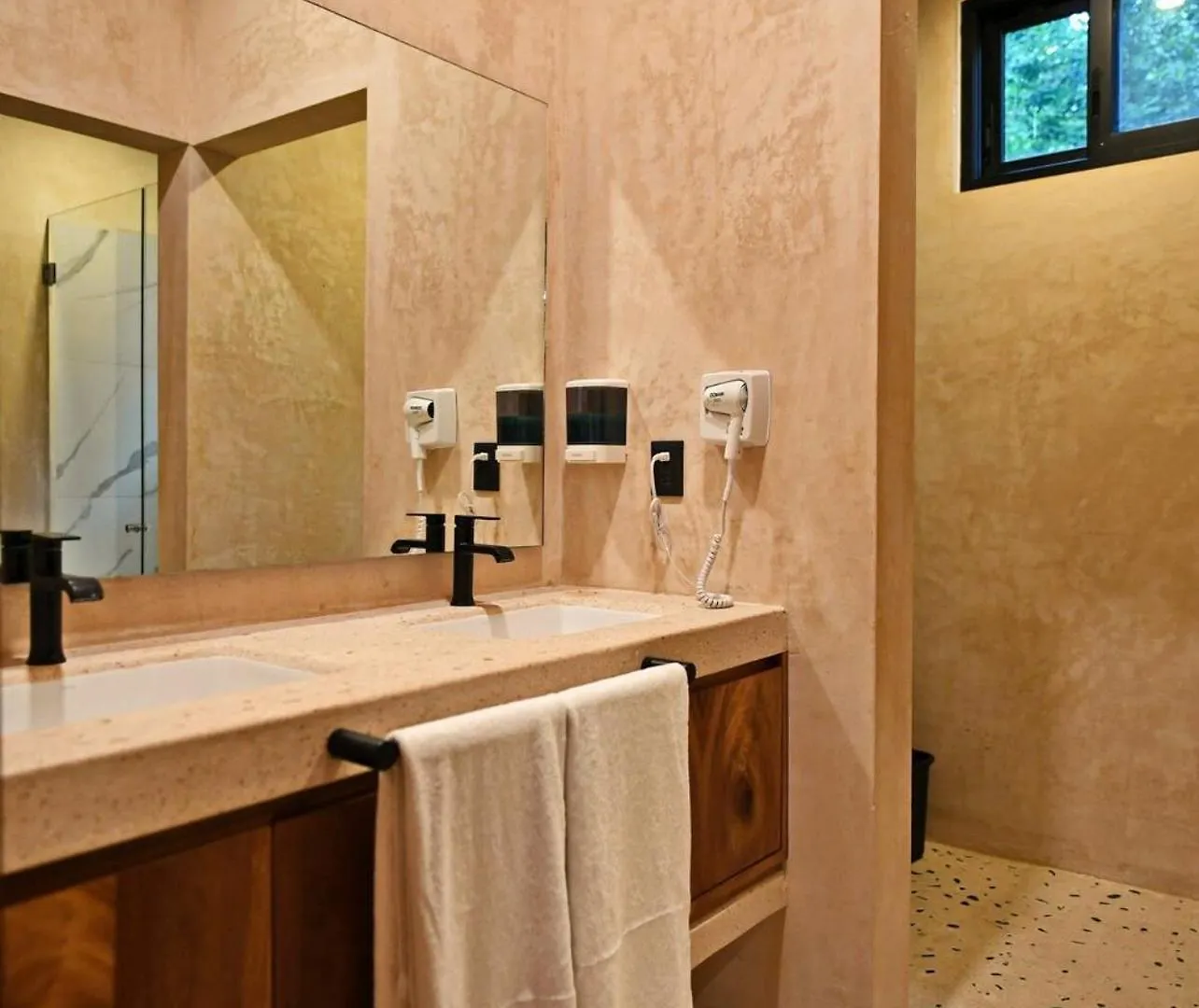 Luxury 5-Br Oasis Golf, Private Pool, Beach! Akumal Mexico