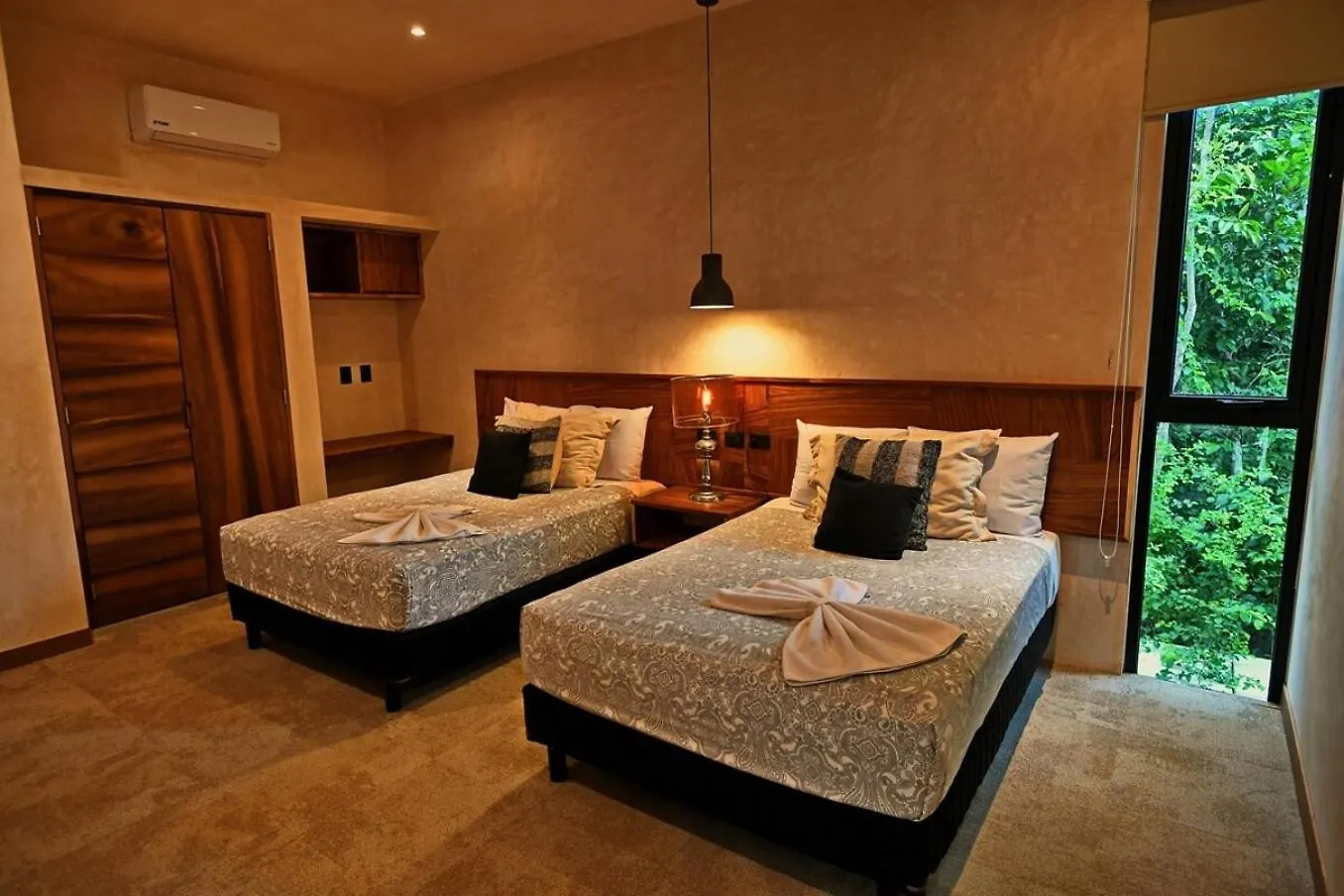 Luxury 5-Br Oasis Golf, Private Pool, Beach! Akumal Mexico