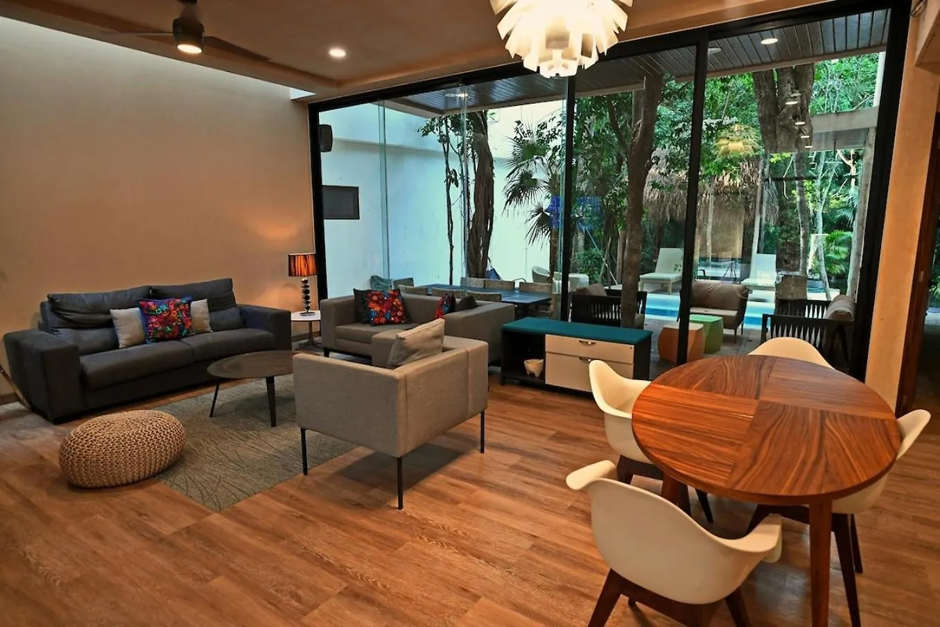 Luxury 5-Br Oasis Golf, Private Pool, Beach! Akumal